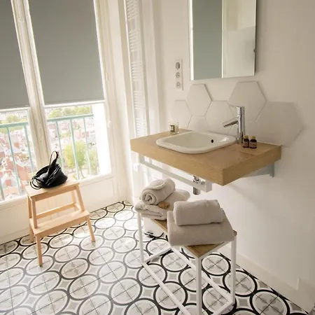 15eme Droite - Tour Perret - Centre-ville - 4 Etoiles 4*